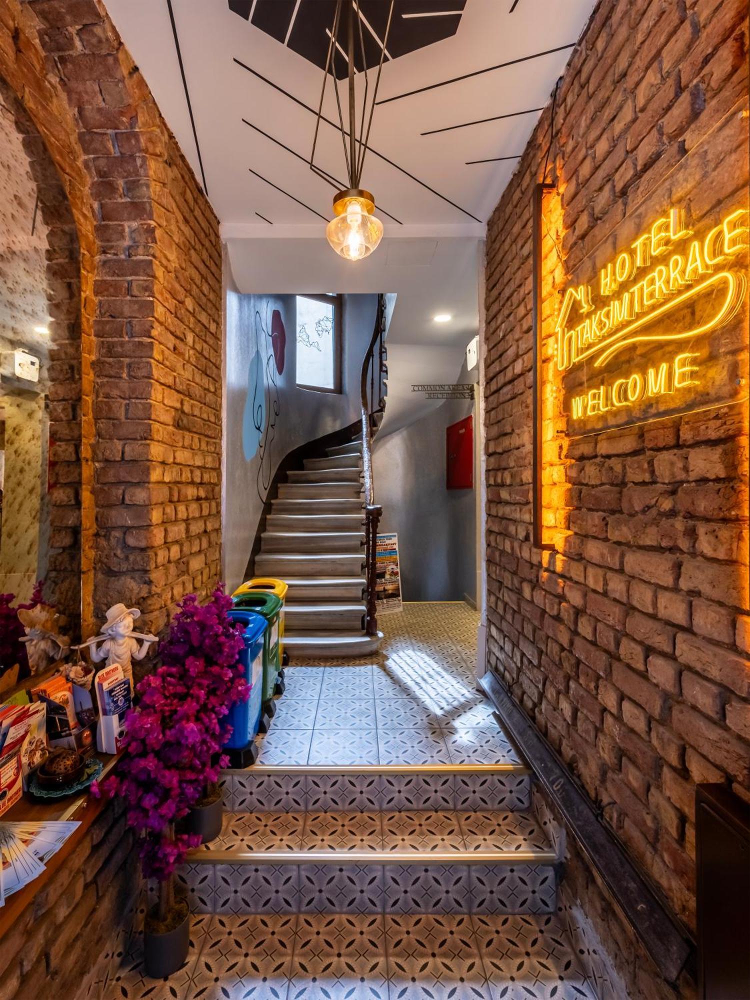 Taksim Terrace Hotel Истанбул Екстериор снимка